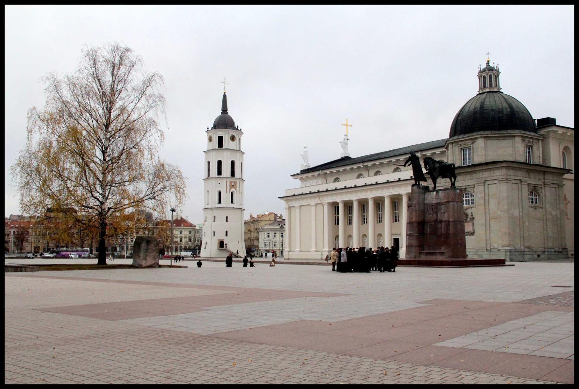 Pogo Hostel Vilnius Exterior photo The Cathedral Square