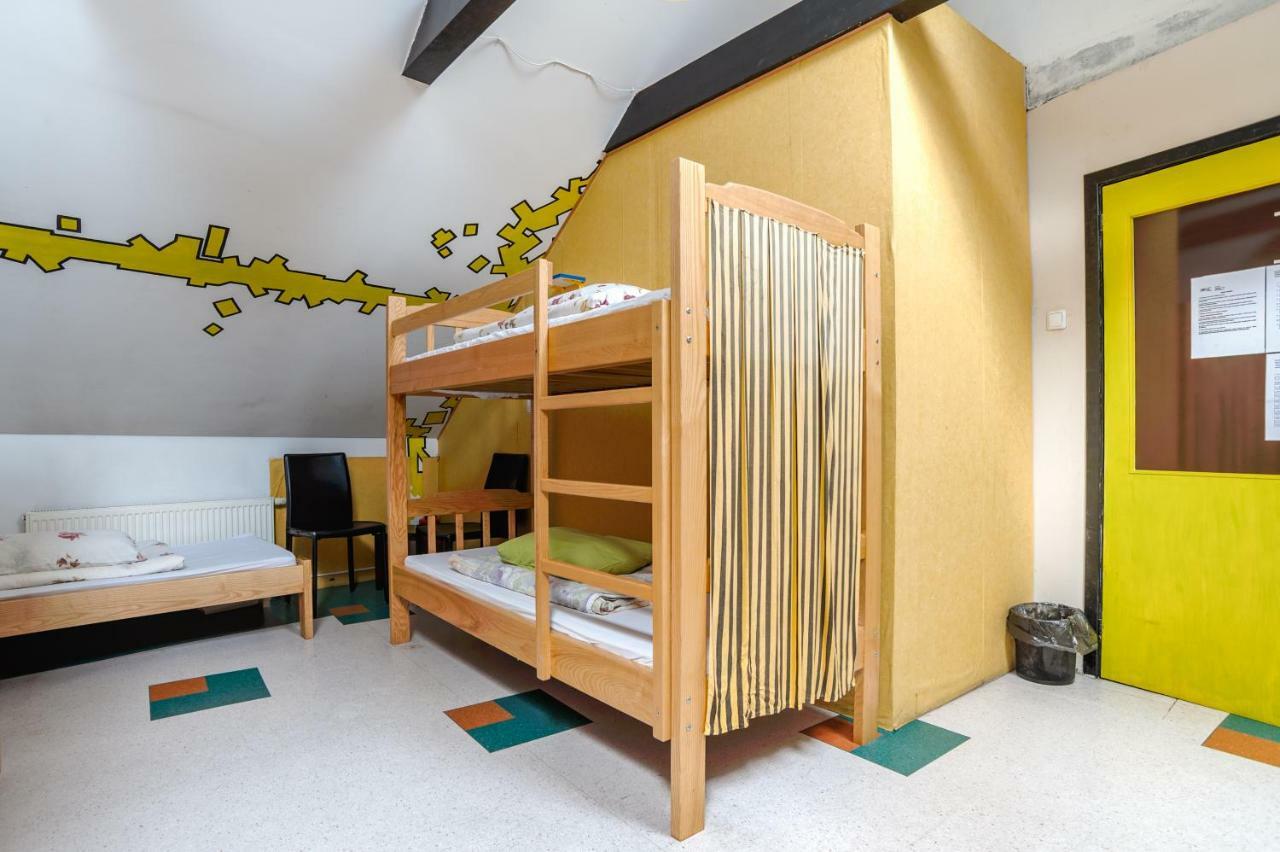 Pogo Hostel Vilnius Exterior photo A typical room at a youth hostel