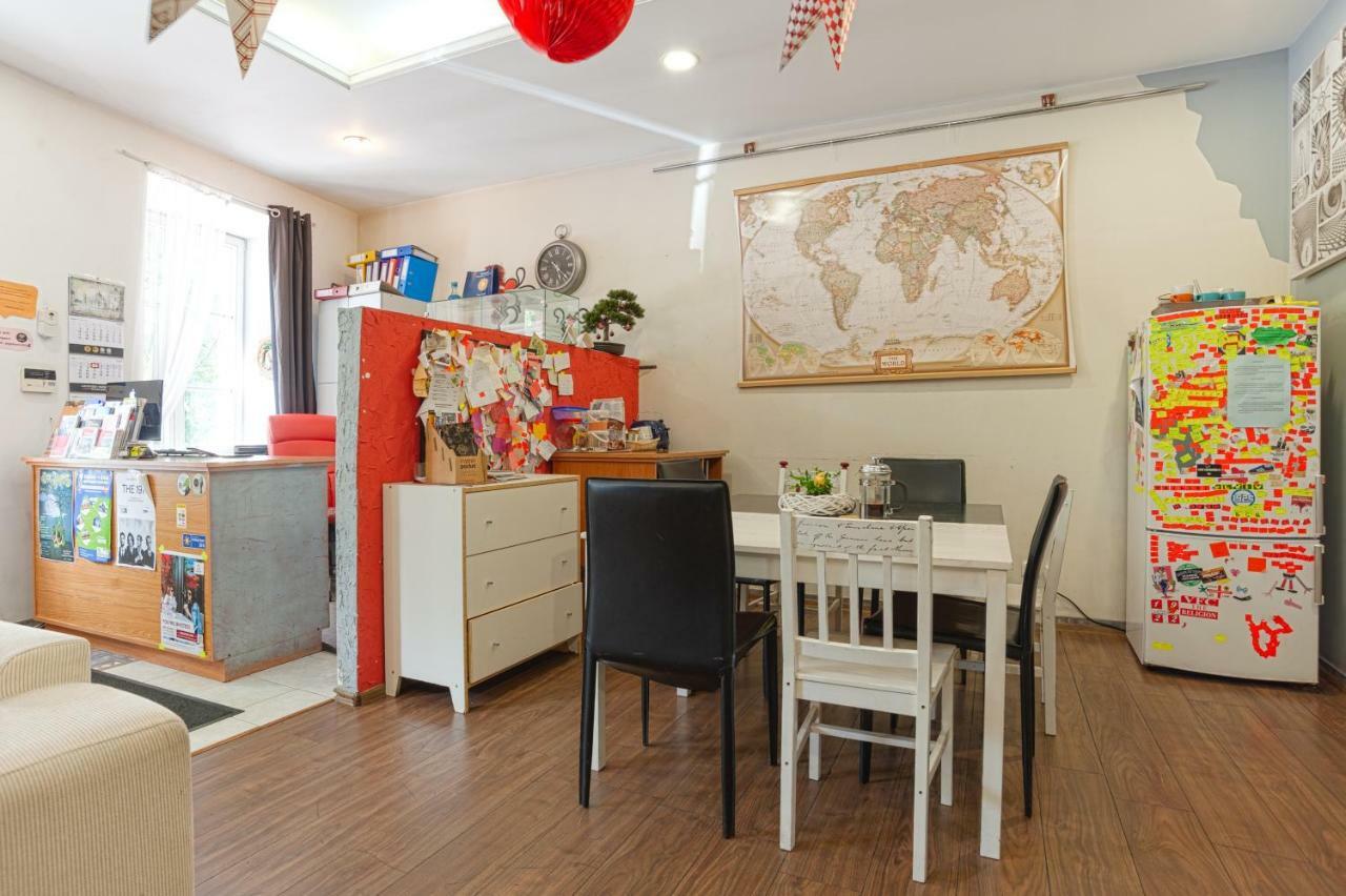 Pogo Hostel Vilnius Exterior photo A typical kitchen in a typical apartment